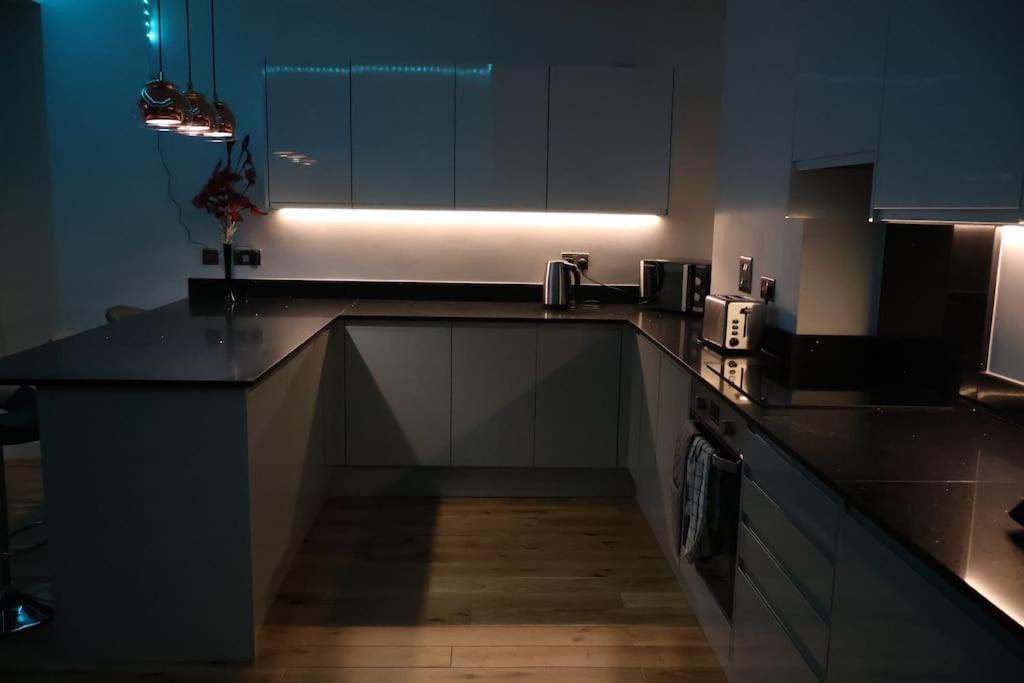 Modern House In Birmingham Villa ภายนอก รูปภาพ