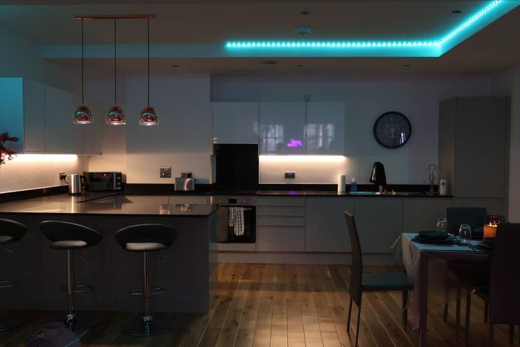 Modern House In Birmingham Villa ภายนอก รูปภาพ