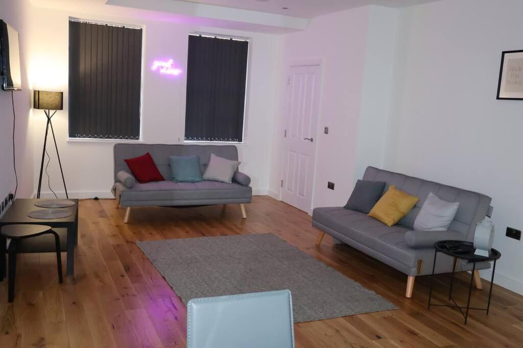 Modern House In Birmingham Villa ภายนอก รูปภาพ