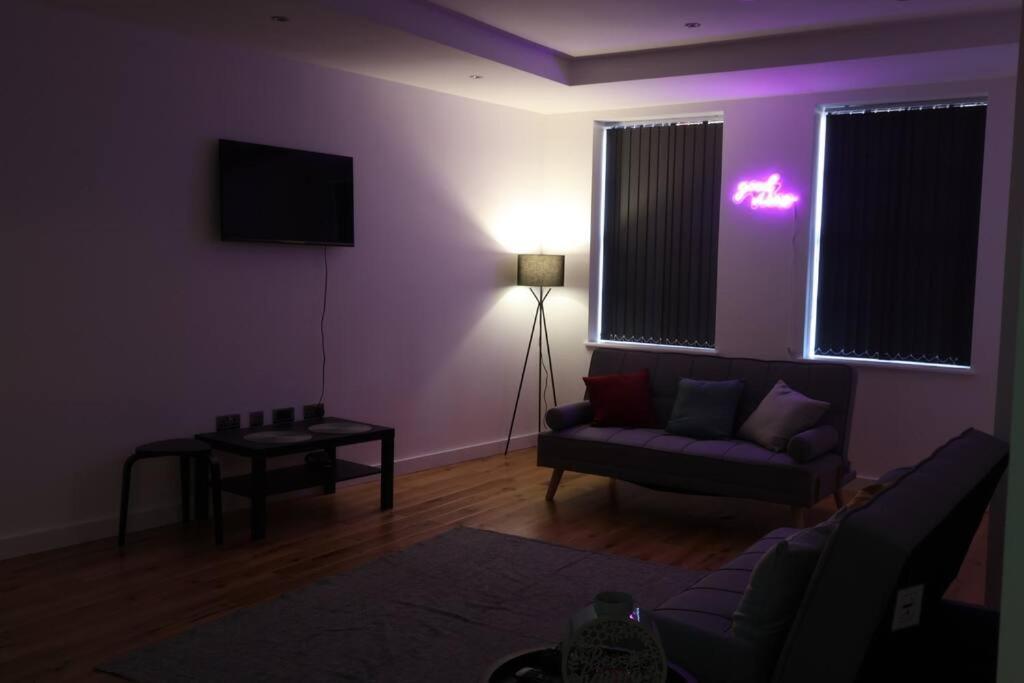 Modern House In Birmingham Villa ภายนอก รูปภาพ
