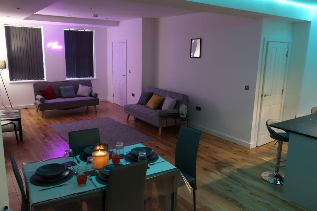 Modern House In Birmingham Villa ภายนอก รูปภาพ