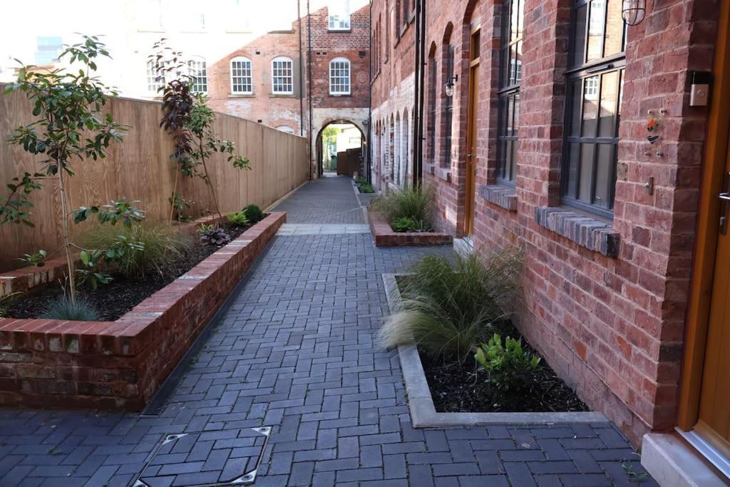 Modern House In Birmingham Villa ภายนอก รูปภาพ